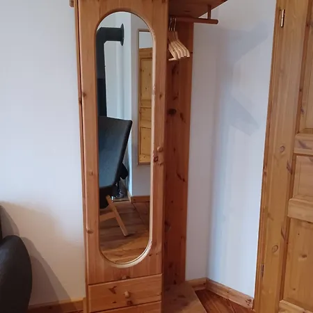 Apartment Schlossblick Fuer 4 Mit Kueche Kamin Netflix Parken Und Hofladen Steinhofel