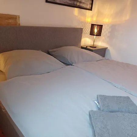 Apartment Schlossblick Fuer 4 Mit Kueche Kamin Netflix Parken Und Hofladen