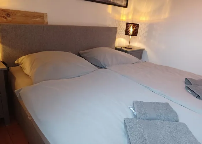 Appartamento Schlossblick Fuer 4 Mit Kueche Kamin Netflix Parken Und Hofladen